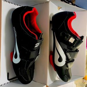 Peloton clip on shoes Bike shoes Delta clips size 40 size 9.5